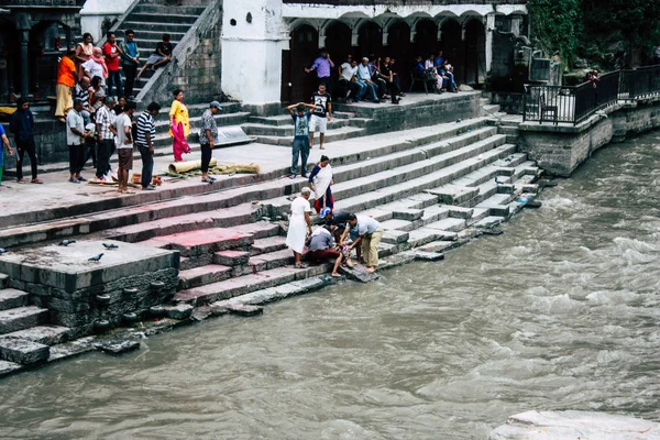 Kathmandu Nepal Agosto 2018 Veduta Persone Indù Sconosciute Che Assistono — Foto Stock