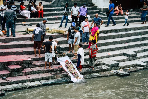 Kathmandu Nepal Agosto 2018 Veduta Persone Indù Sconosciute Che Assistono — Foto Stock