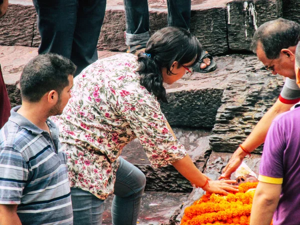 Kathmandu Nepal Sierpień 2018 Widok Niewiadomych Hinduskich Ludzi Udział Ceremonii — Zdjęcie stockowe