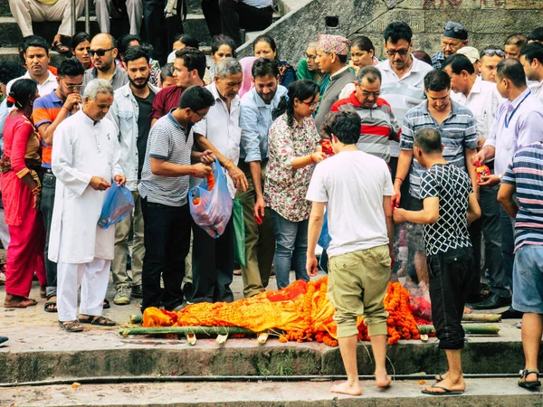 Kathmandu Nepal Agosto 2018 Veduta Persone Indù Sconosciute Che Assistono — Foto Stock