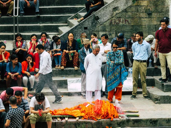 Kathmandu Nepal Agosto 2018 Veduta Persone Indù Sconosciute Che Assistono — Foto Stock