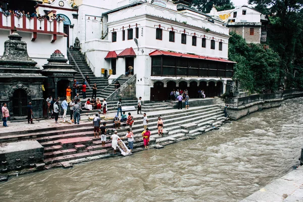 Katmandú Nepal Agosto 2018 Vista Personas Hindúes Desconocidas Que Asisten — Foto de Stock