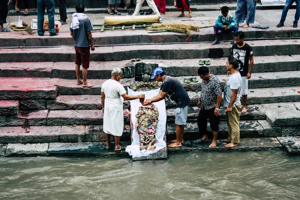 Katmandú Nepal Agosto 2018 Vista Personas Hindúes Desconocidas Que Asisten — Foto de Stock