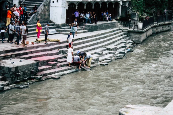 Kathmandu Nepal Agosto 2018 Veduta Persone Indù Sconosciute Che Assistono — Foto Stock