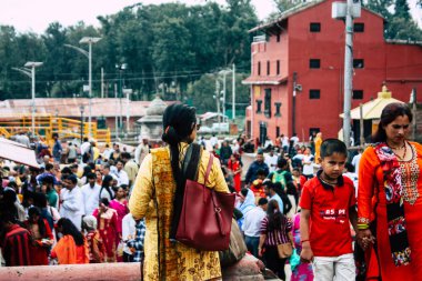 Katmandu Nepal 27 Ağustos 2018 bilinmeyenli Hindu insanlar sabah Pashupatinath Tapınağı ziyaret görünümünü