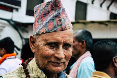 Katmandu Nepal 27 Ağustos 2018 bilinmeyenli Hindu insanlar sabah Pashupatinath Tapınağı ziyaret görünümünü