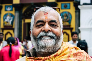 Katmandu Nepal 27 Ağustos 2018 bilinmeyenli Hindu insanlar sabah Pashupatinath Tapınağı ziyaret görünümünü