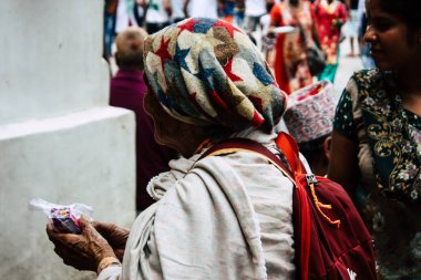 Katmandu Nepal 27 Ağustos 2018 bilinmeyenli Hindu insanlar sabah Pashupatinath Tapınağı ziyaret görünümünü