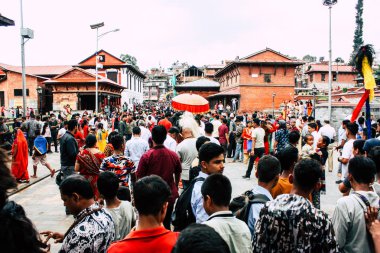 Katmandu Nepal 27 Ağustos 2018 Pashupatinath Tapınağı'nda dini bir tören sabah katılan bilinmeyenli Hindu kişi görünümünü
