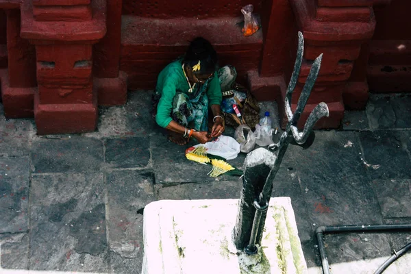 Катманду Непал Август 2018 Вид Неизвестных Индусов Посещающих Храм Пашупатинатхи — стоковое фото