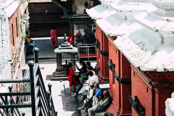 Kathmandu Nepal Agosto 2018 Vista Pessoas Desconhecidas Hindus Visitando Templo — Fotografia de Stock