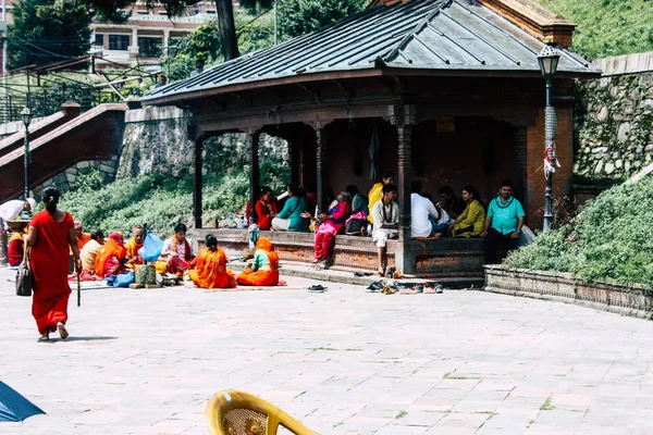 Kathmandu Nepál Augusztus 2018 Ismeretlen Hindu Emberek Látogatás Pashupatinath Templomban — Stock Fotó