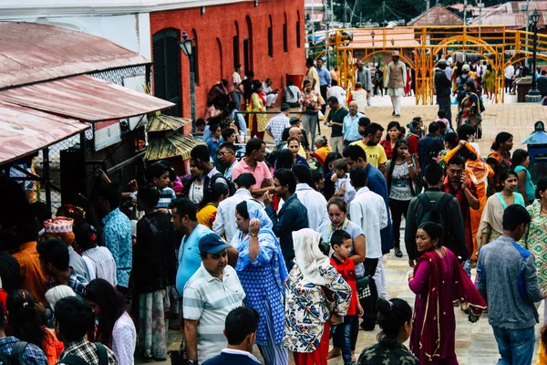 Kathmandu Nepal August 2018 View Unknowns Hindu People Visiting Pashupatinath — Stock Photo, Image