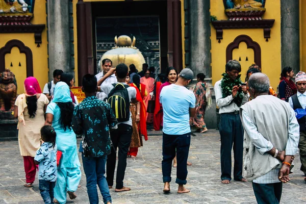 Kathmandu Nepál Augusztus 2018 Ismeretlen Hindu Emberek Látogatás Pashupatinath Templomban — Stock Fotó