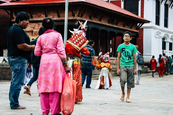 Katmandu Nepal Ağustos 2018 Bilinmeyenli Hindu Insanlar Sabah Pashupatinath Tapınağı — Stok fotoğraf