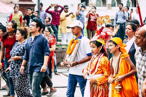 加德满都尼泊尔2018年8月27日在帕斯帕提那寺参加宗教仪式的未知印度人的看法 — 图库照片