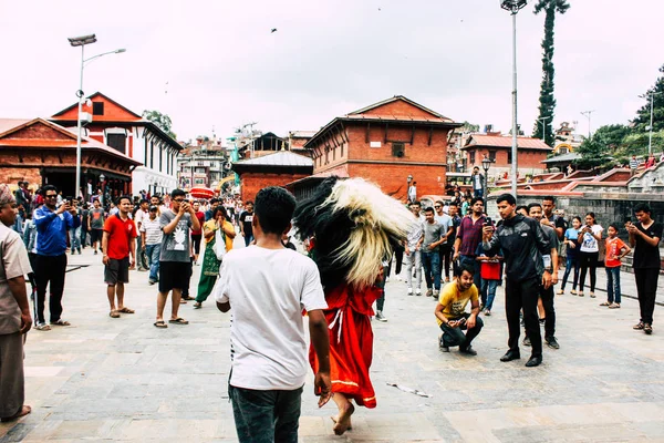 Katmandú Nepal Agosto 2018 Imágenes Desconocidos Hindúes Que Asisten Una —  Fotos de Stock