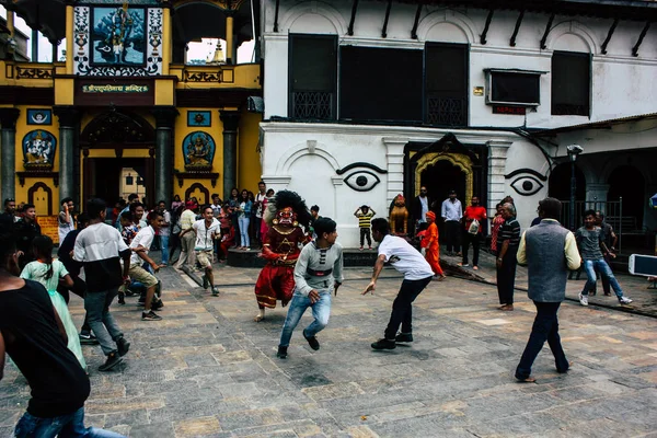 Kathmandu Nepal Agosto 2018 Vista Jovens Desconhecidos Que Frequentam Uma — Fotografia de Stock