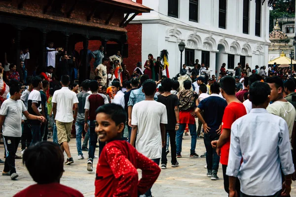 Kathmandu Nepal Agosto 2018 Vista Jovens Desconhecidos Que Frequentam Uma — Fotografia de Stock