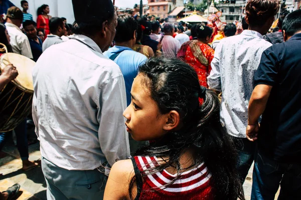 Κατμαντού Νεπάλ Αυγούστου 2018 Άποψη Των Αγνώστων Ινδουιστικό Άτομα Παίζοντας — Φωτογραφία Αρχείου