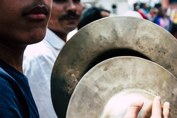 Katmandú Nepal Agosto 2018 Vista Incógnitas Personas Hindúes Tocando Música —  Fotos de Stock