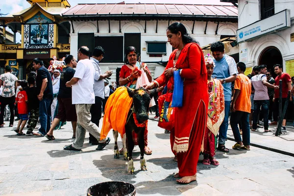 Katmandú Nepal Agosto 2018 Vista Incógnitas Los Hindúes Asisten Una —  Fotos de Stock