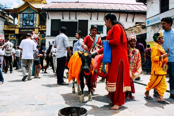 Kathmandu Nepal Agosto 2018 Vista Das Incógnitas Pessoas Hindus Participando — Fotografia de Stock