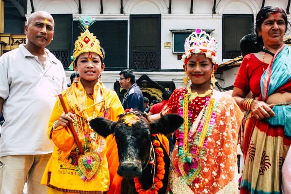 Katmandú Nepal Agosto 2018 Vista Incógnitas Los Hindúes Asisten Una —  Fotos de Stock