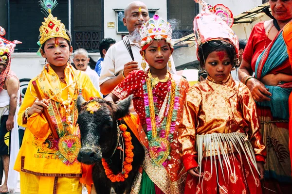 Kathmandu Nepal Agosto 2018 Vista Das Incógnitas Pessoas Hindus Participando — Fotografia de Stock