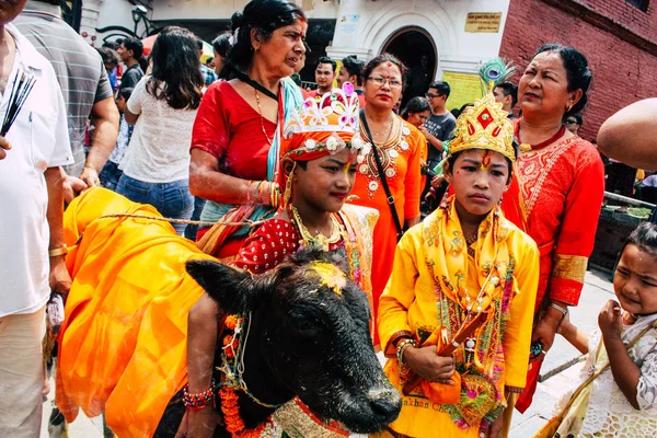 Katmandú Nepal Agosto 2018 Vista Incógnitas Los Hindúes Asisten Una —  Fotos de Stock