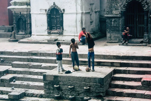 Katmandou Népal Août 2018 Vue Enfant Népalais Inconnu Prenant Bain — Photo