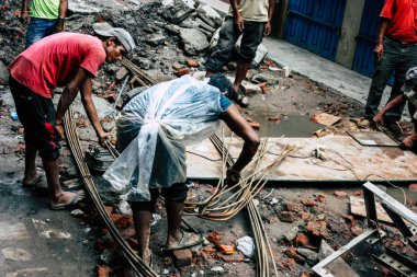 Katmandu Nepal 24 Ağustos 2018 bilinmeyenli Nepalce işçi sabah Katmandu Durbar sokakta yeni bir ev inşa görünümünü