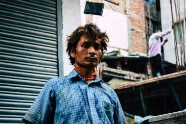 Katmandu Nepal 24 Ağustos 2018 bilinmeyenli Nepalce işçi sabah Katmandu Durbar sokakta yeni bir ev inşa görünümünü