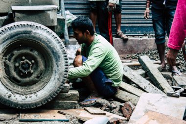 Katmandu Nepal 24 Ağustos 2018 bilinmeyenli Nepalce işçi sabah Katmandu Durbar sokakta yeni bir ev inşa görünümünü