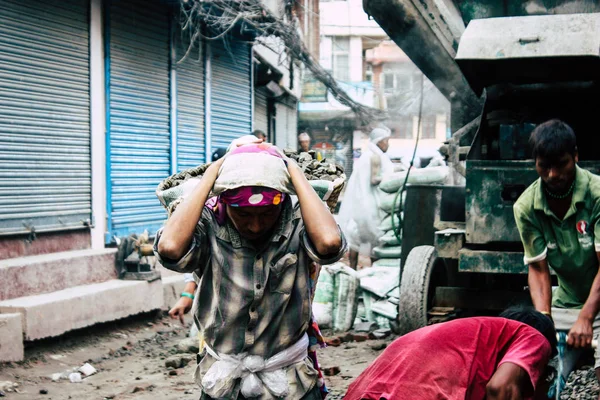 Kathmandu Nepal Agosto 2018 Vista Das Incógnitas Trabalhador Nepalês Construindo — Fotografia de Stock