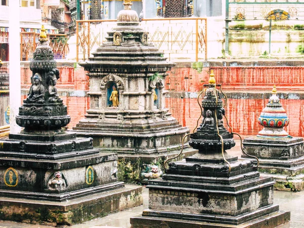 加德满都尼泊尔2018年8月31日什里 Gha 佛塔寺位于加德满都 Thamel 和杜巴广场之间的 Naghal 区晚上 — 图库照片