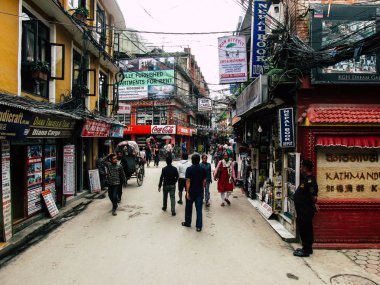 Katmandu Nepal 31 Ağustos 2018 Durbar Meydanı ve Kathmandu Thamel bölgesi arasında öğleden sonra bilinmeyenli Nepalce insanlar görünümünü