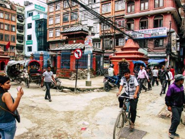 Katmandu Nepal 31 Ağustos 2018 Durbar Meydanı ve Kathmandu Thamel bölgesi arasında öğleden sonra bilinmeyenli Nepalce insanlar görünümünü