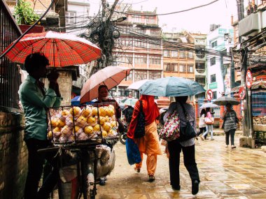Katmandu Nepal 31 Ağustos 2018 Durbar Meydanı ve Kathmandu Thamel bölgesi arasında öğleden sonra bilinmeyenli Nepalce insanlar görünümünü