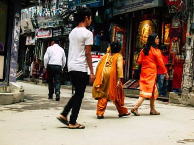 Katmandu Nepal 31 Ağustos 2018 Durbar Meydanı ve Kathmandu Thamel bölgesi arasında öğleden sonra bilinmeyenli Nepalce insanlar görünümünü