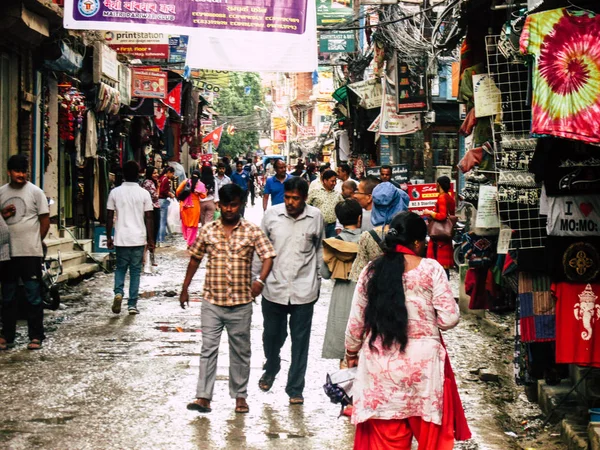 加德满都尼泊尔2018年8月31日在加德满都杜巴广场和 Thamel 区之间漫步的未知尼泊尔人的看法下午 — 图库照片