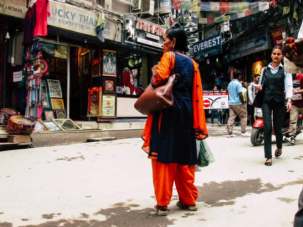 Kathmandu Nepal Agosto 2018 Vista Das Incógnitas Pessoas Nepalesas Caminhando — Fotografia de Stock