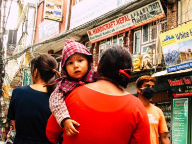 Katmandu Nepal 31 Ağustos 2018 Durbar Meydanı ve Kathmandu Thamel bölgesi arasında öğleden sonra bilinmeyenli Nepalce insanlar görünümünü