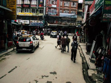 Katmandu Nepal 31 Ağustos 2018 Durbar Meydanı ve Kathmandu Thamel bölgesi arasında öğleden sonra bilinmeyenli Nepalce insanlar görünümünü