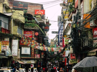 Katmandu Nepal 31 Ağustos 2018 Durbar Meydanı ve Kathmandu Thamel bölgesi arasında öğleden sonra bilinmeyenli Nepalce insanlar görünümünü