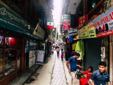 Katmandu Nepal 31 Ağustos 2018 Durbar Meydanı ve Kathmandu Thamel bölgesi arasında öğleden sonra bilinmeyenli Nepalce insanlar görünümünü