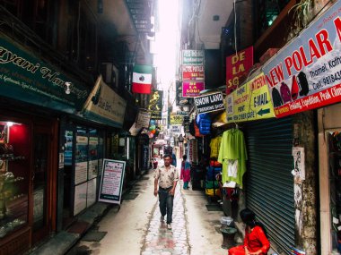 Katmandu Nepal 31 Ağustos 2018 Durbar Meydanı ve Kathmandu Thamel bölgesi arasında öğleden sonra bilinmeyenli Nepalce insanlar görünümünü