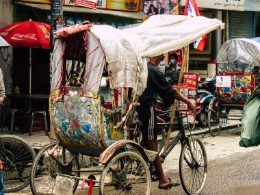 Katmandu Nepal 31 Ağustos 2018 öğleden sonra Katmandu Thamel bölgesinde yerel touk touk varmaya bilinmeyen bir Nepal insan görünümü