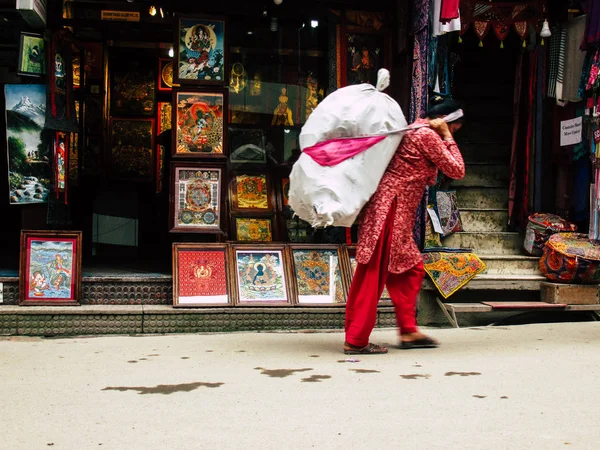 Kathmandu Nepal Agosto 2018 Vista Das Incógnitas Pessoas Nepalesas Caminhando — Fotografia de Stock