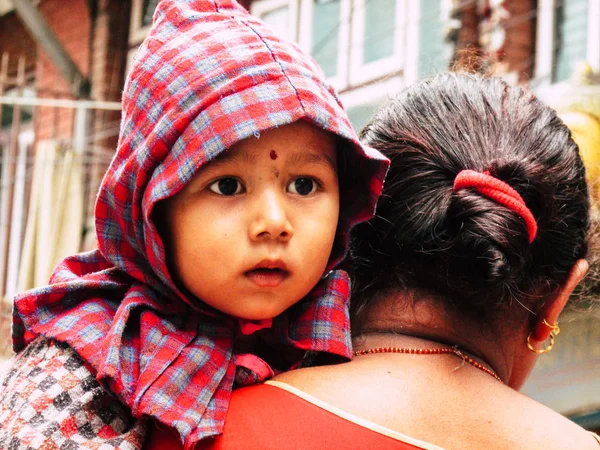 ネパール カトマンズ 2018 日午後に歩くダルバール広場とカトマンズのタメル地区の間未知数ネパール人のビュー — ストック写真